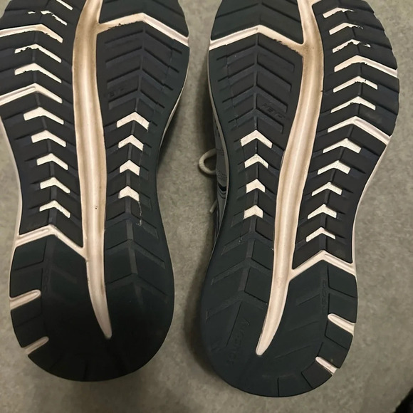 Saucony Women's Omni 19 Running Shoe, Sky/Storm like new size 9 - Picture 6 of 7